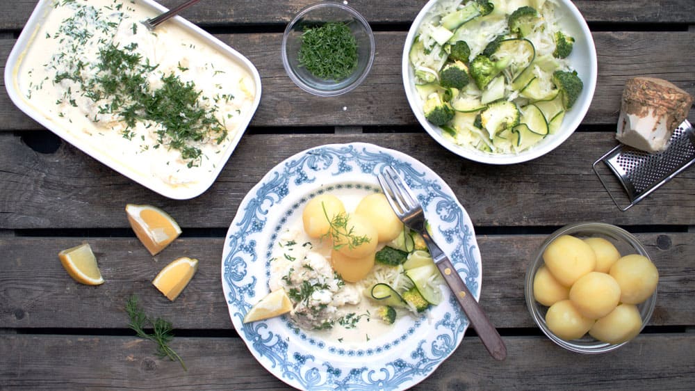 Torsk i krämig pepparrotssås med dill och knapriga grönsaker