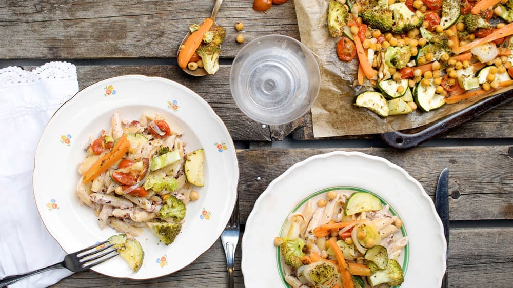 Pasta med mandelsås och grillade grönsaker