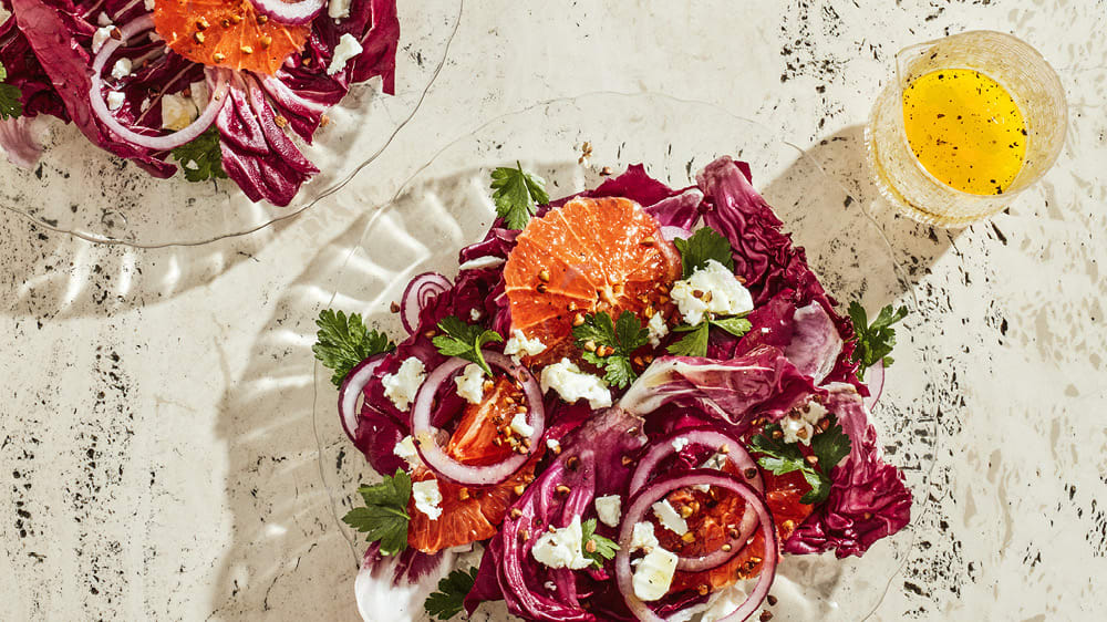 Bitter sallad med röd grape, feta & bovete