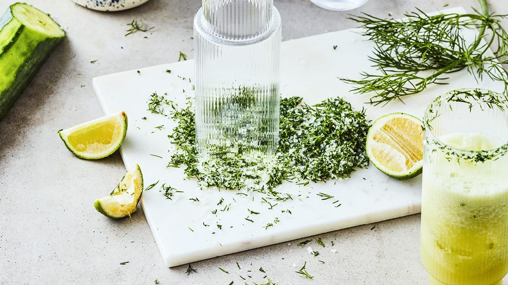 Gurka martini med äpple och dillsalt