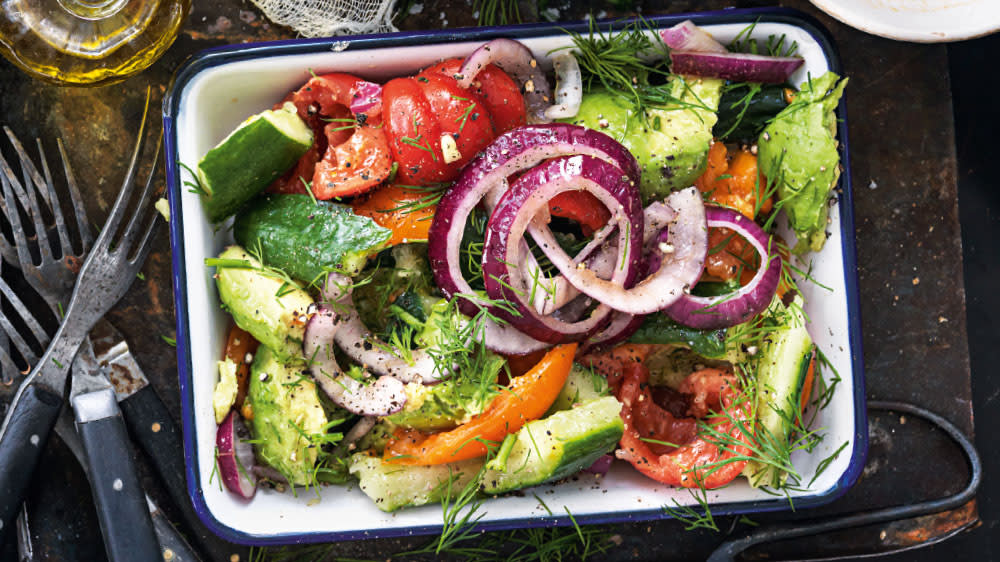Sommarsallad med lökdressing