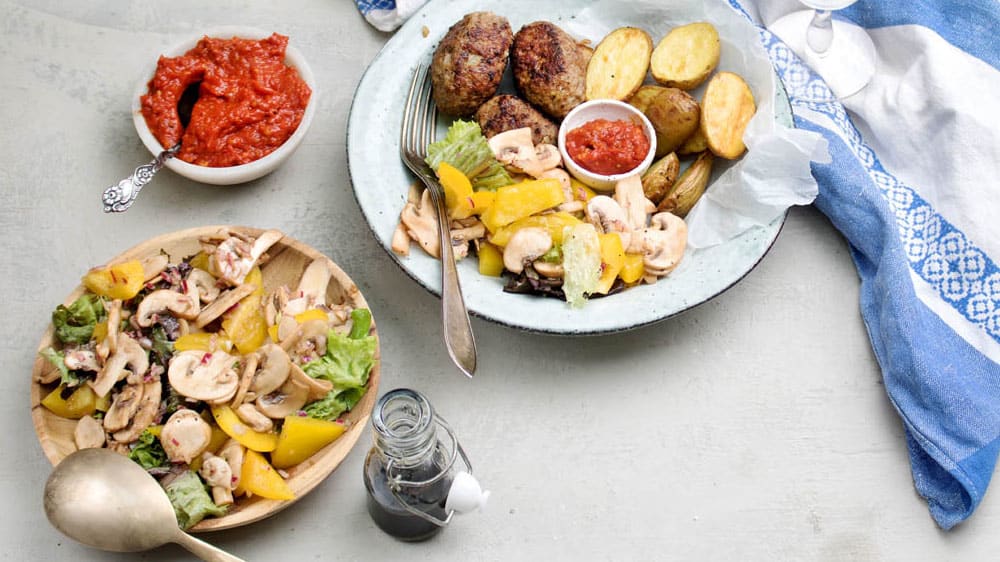 Nötfärsjärpar med mojo rojo och marinerade champinjoner