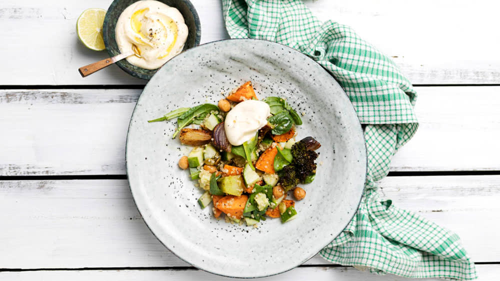 Quinoa- och sötpotatissallad med pumpakärnor och aioli