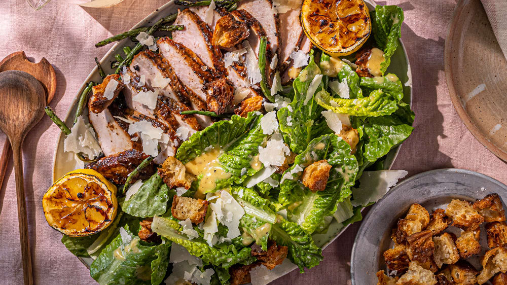 Honungs & senapsgrillad fläskytterfilé med Caesarsallad och surdegskrutonger