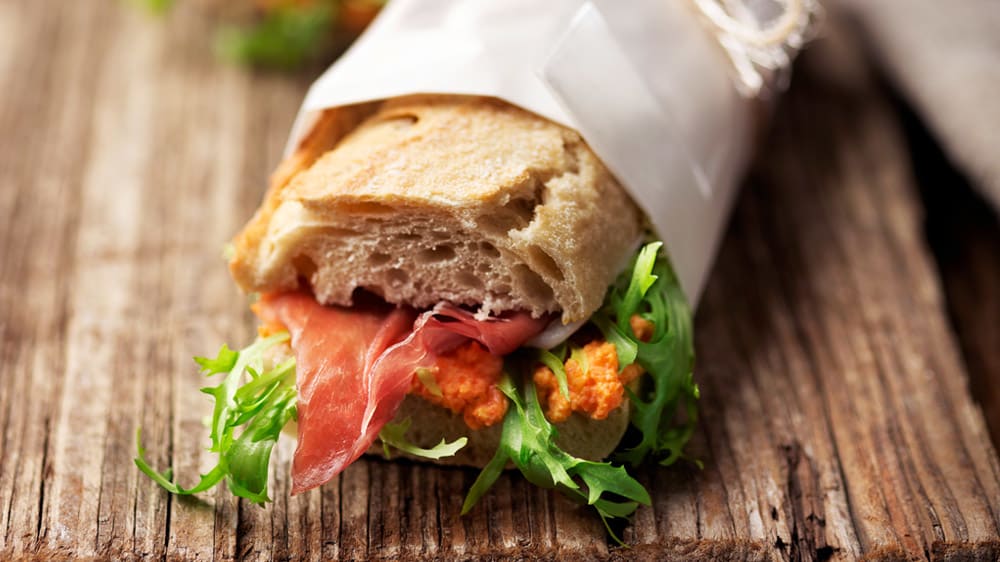 Baguette med morotsröra och prociutto