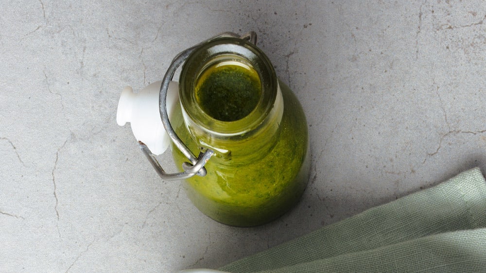 Hemgjord basilikaolja