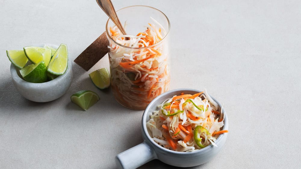 Curtido på vitkål, morot och jalapeño