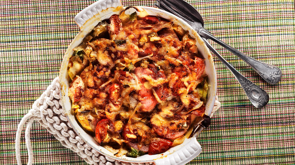 Falukorvslåda med purjolök och saltgurka