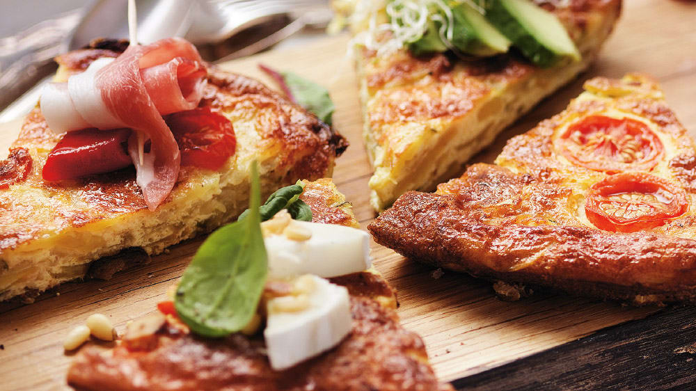 Grönsaksfrittata med zucchini och körsbärstomater