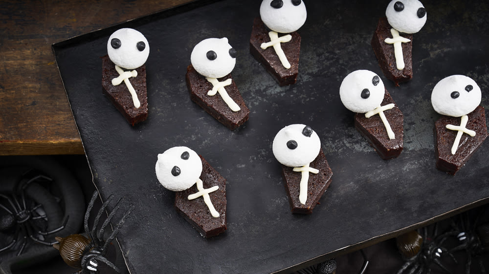 Kladdkaka med marängspöken 