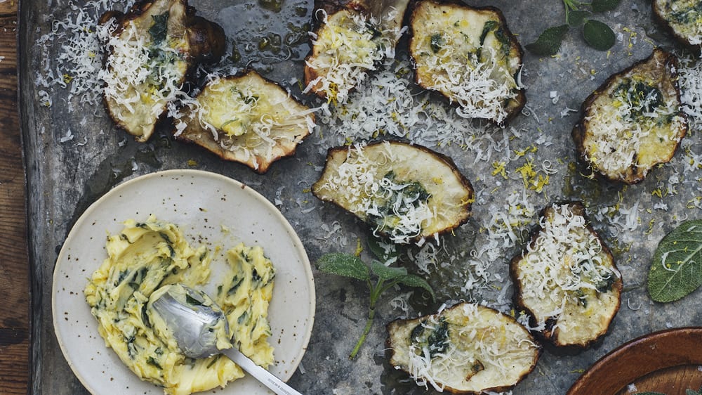 Rostade jordärtskockor med citron- och salviasmör