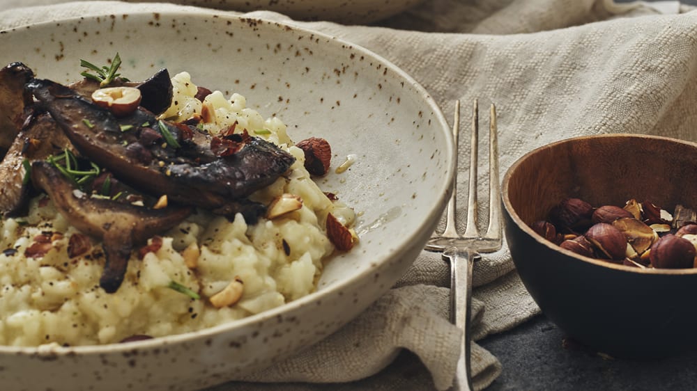 Risotto på jordärtskocka med rostade hasselnötter, brynt smör och höstsvamp
