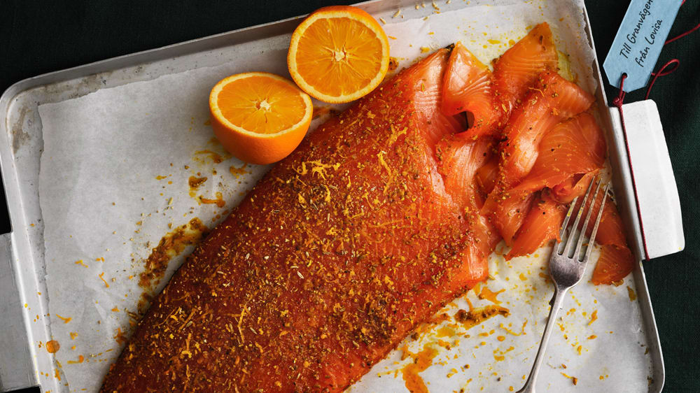 Saffran- och apelsingravad laxsida