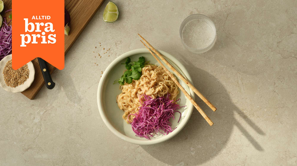 Nudlar i krämig jordnötssås