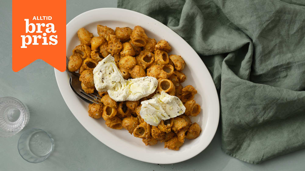 Pasta med romescosås och mozzarella