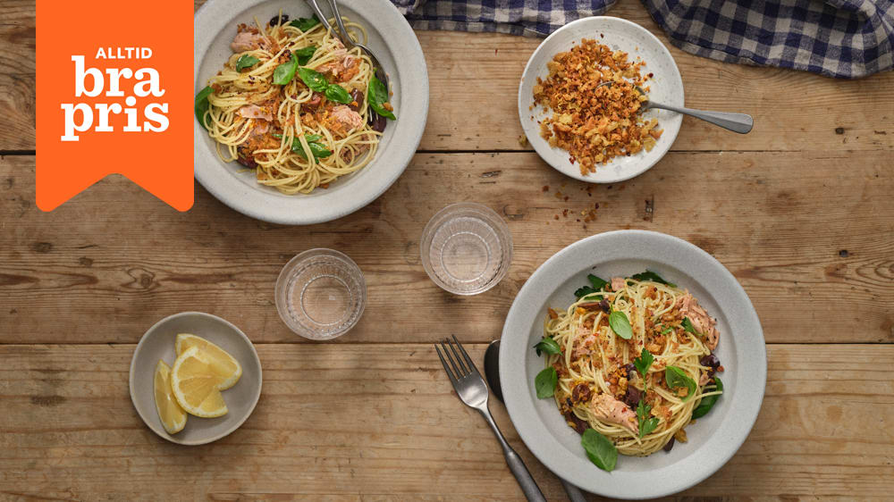 Spaghetti med tonfisk, oliver och brödkrisp