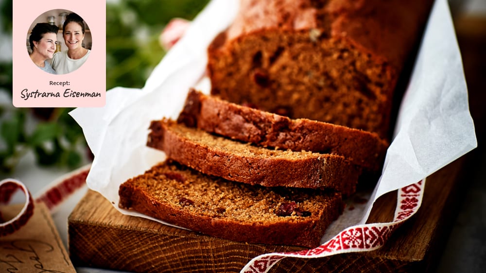 Mjuk pepparkaka med torkade tranbär, fikon och pekannötter