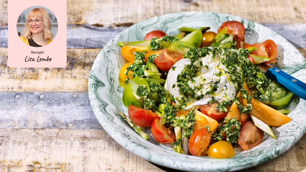 Tomatsallad med dillpesto och mozzarella