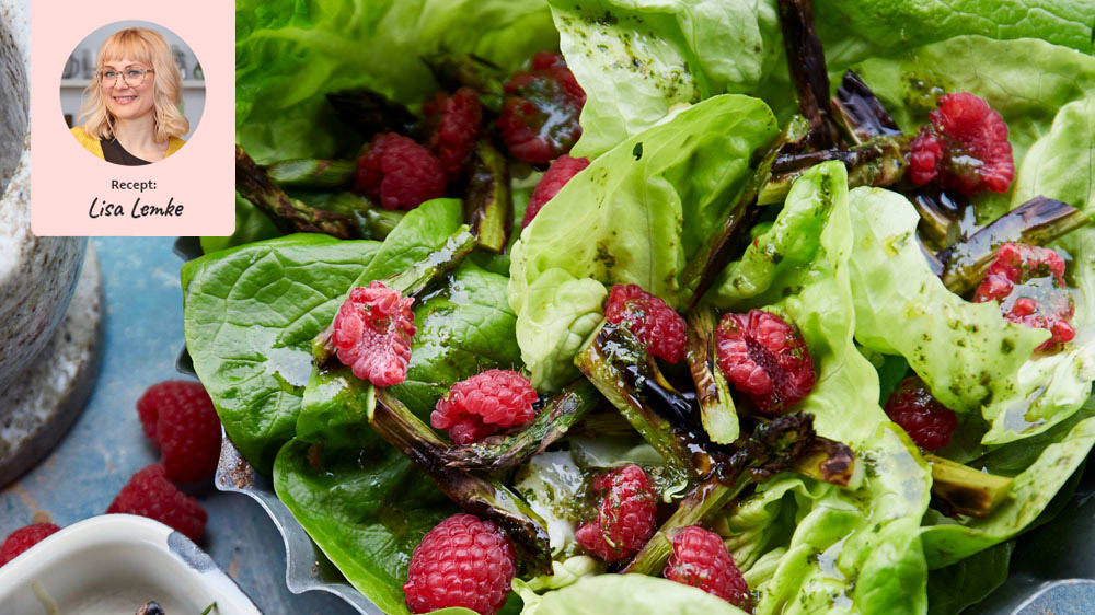 Grönsallad med grillad sparris & hallon