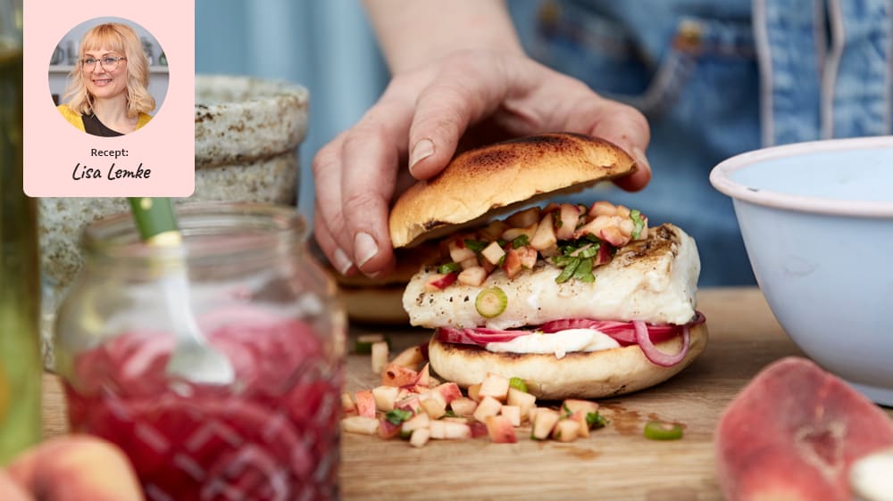 Fiskburgare med rökig nektarinsalsa
