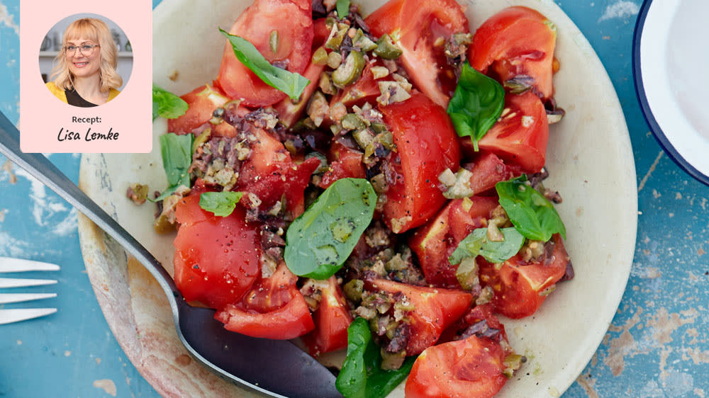 Tomatsallad med kapris- & olivdressing