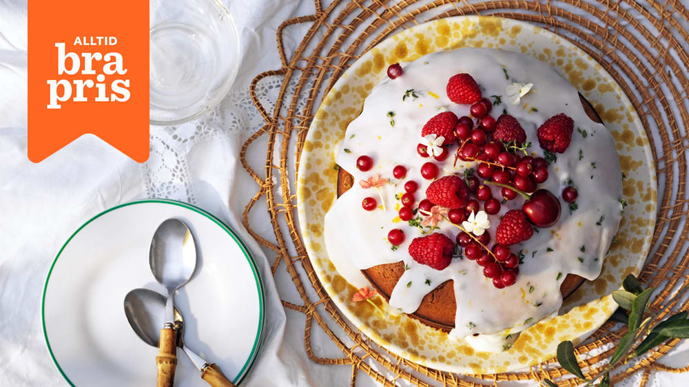 Yoghurttårta med citron och färska bär