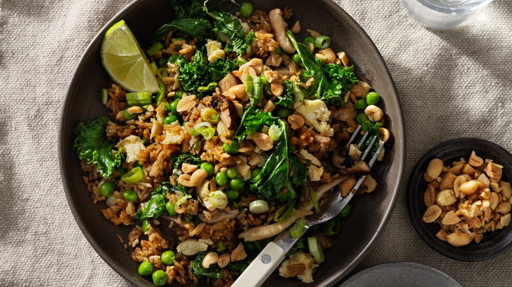 Stekt ris med svamp, kål och ärtor