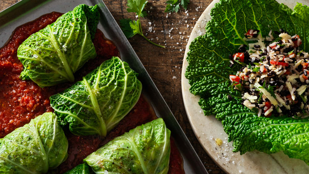 Vegetariska kåldolmar med tomatsås