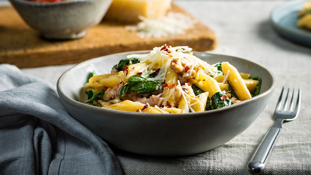 Allt-i-en-panna-pasta med salsicciafärs och spenat 