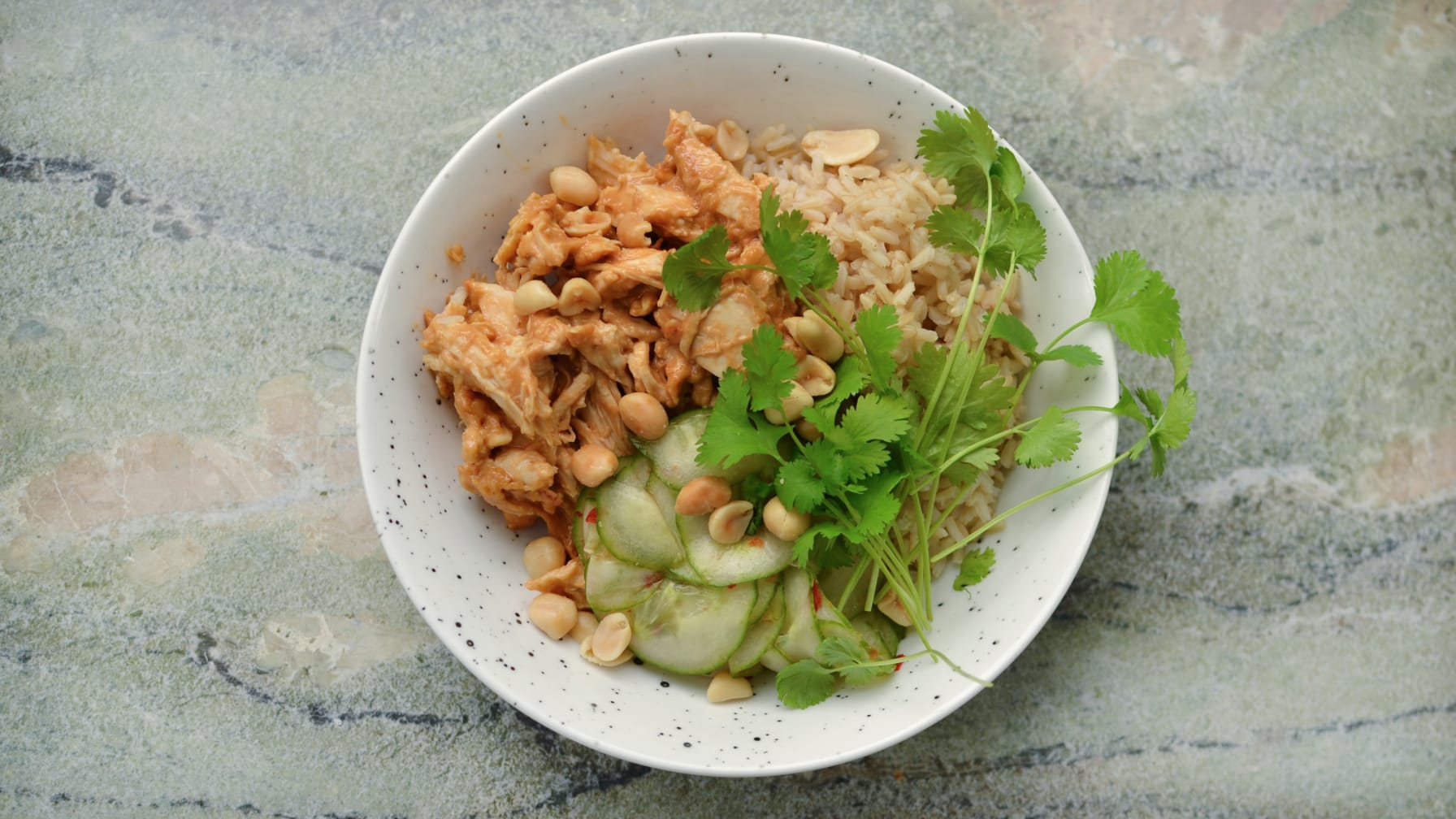 Shredded chicken i jordnötssås