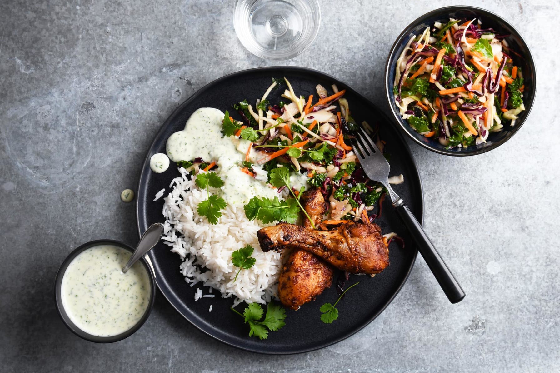 Smoked chicken med ris och korianderkräm 