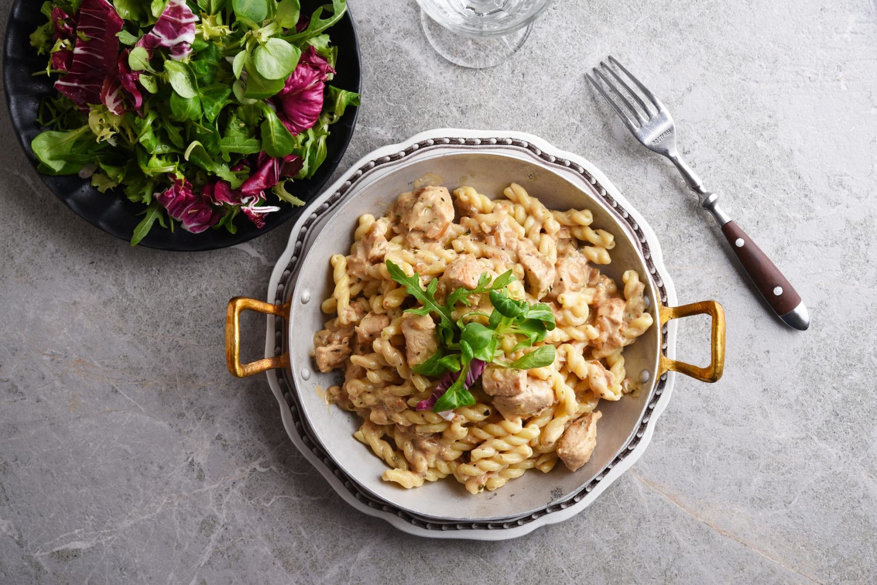 Krämig gemellinipasta med kyckling och smak av fetaost