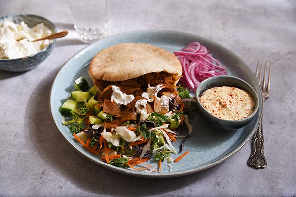 Vegokebab i bröd med vitlökssås