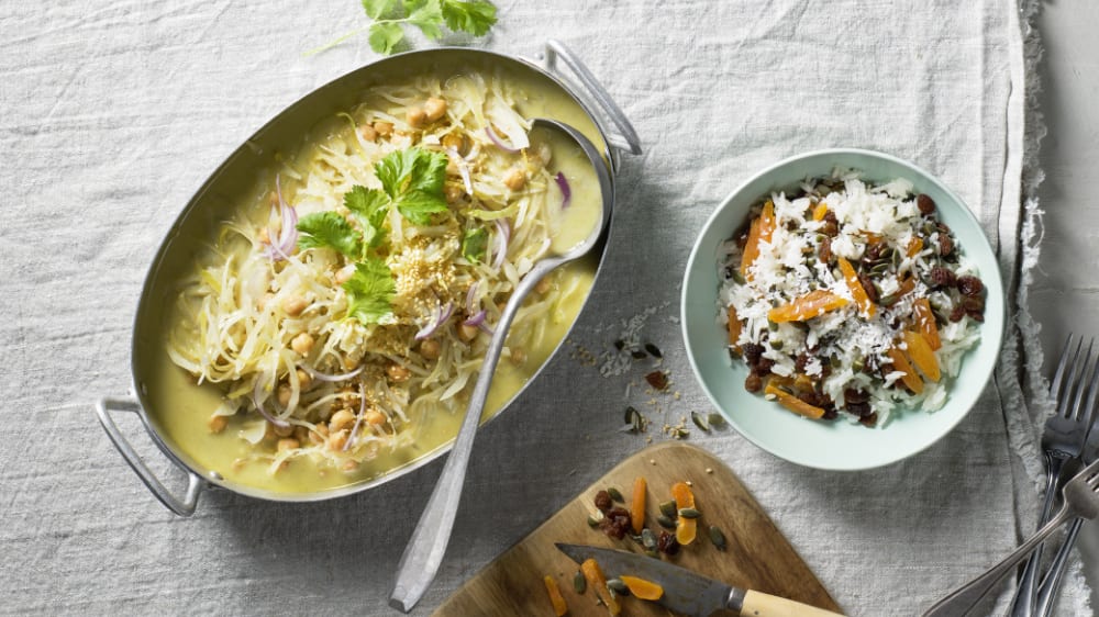 Grön currygryta med vitkål och kikärtor 