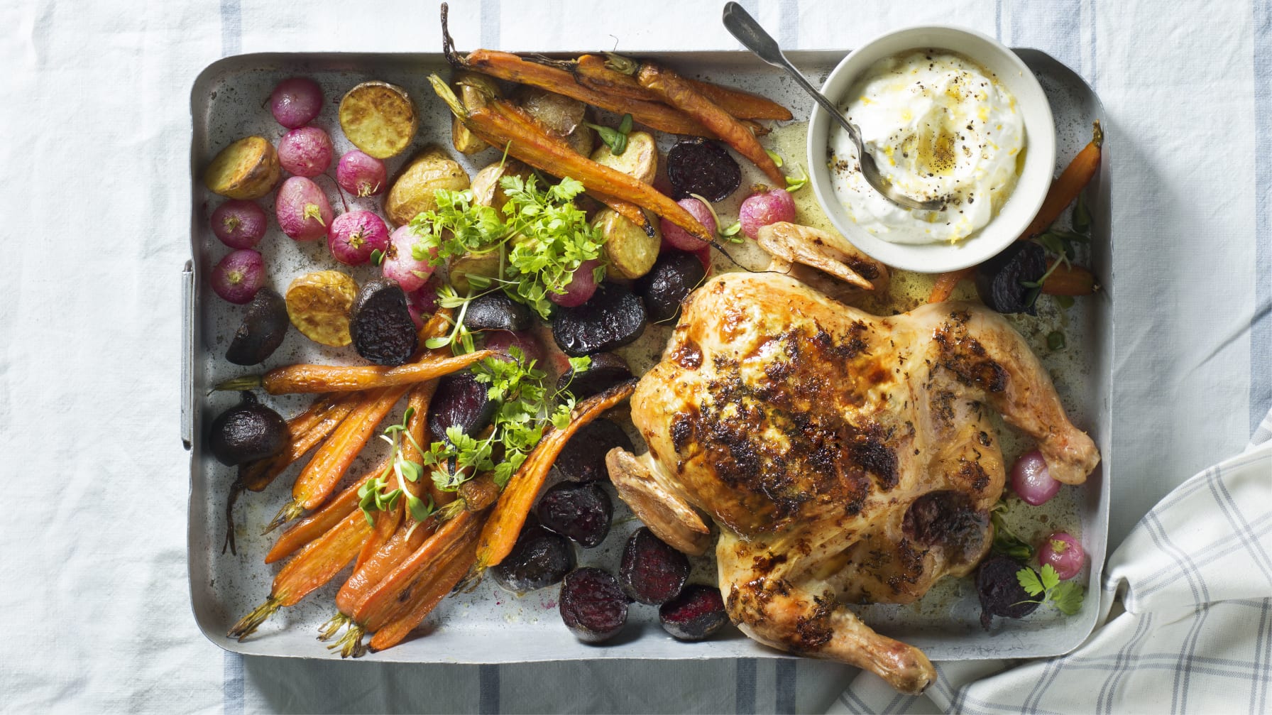 Hel kyckling i ugn med primörer och citronkräm