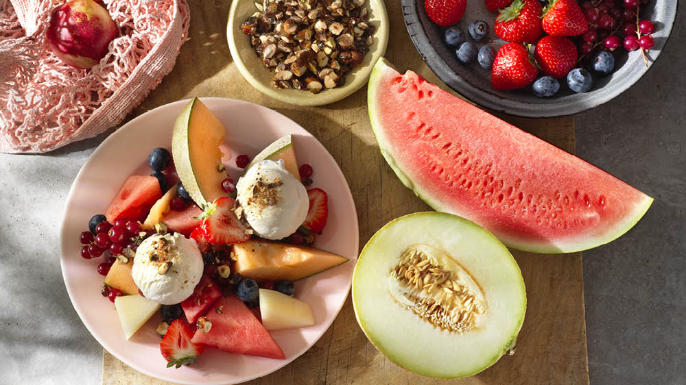 Melonsallad med nötströssel