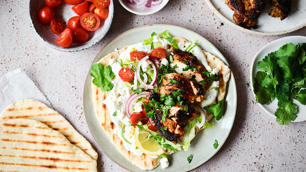Grillat flatbread med kyckling och tzatziki