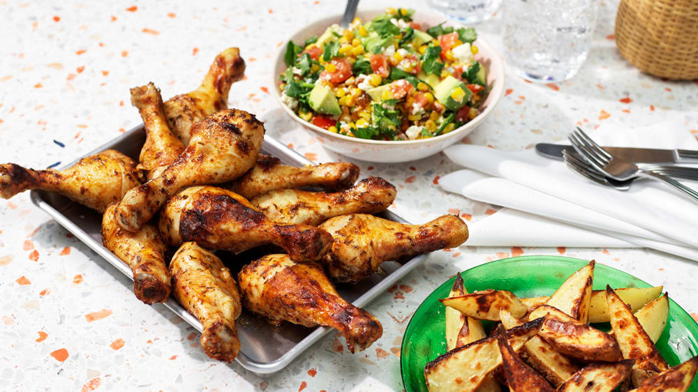 Heta kycklingklubbor i airfryer med rostad majssalsa & potatisklyftor