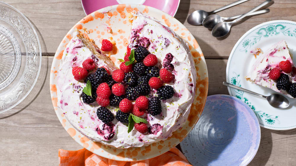 Hallon och björnbärstårta med kokosbotten