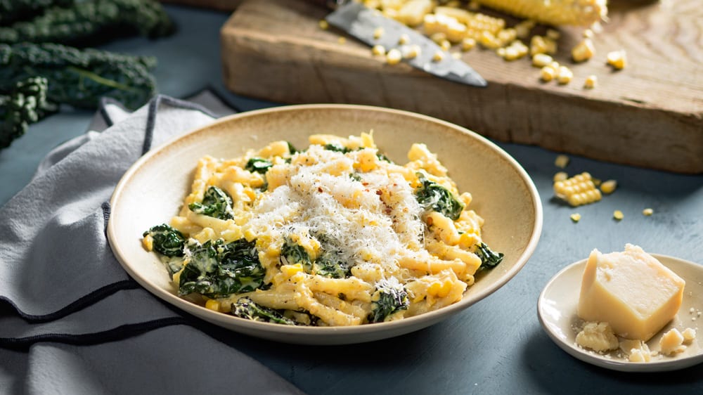 Creamed corn-pasta med svartkål