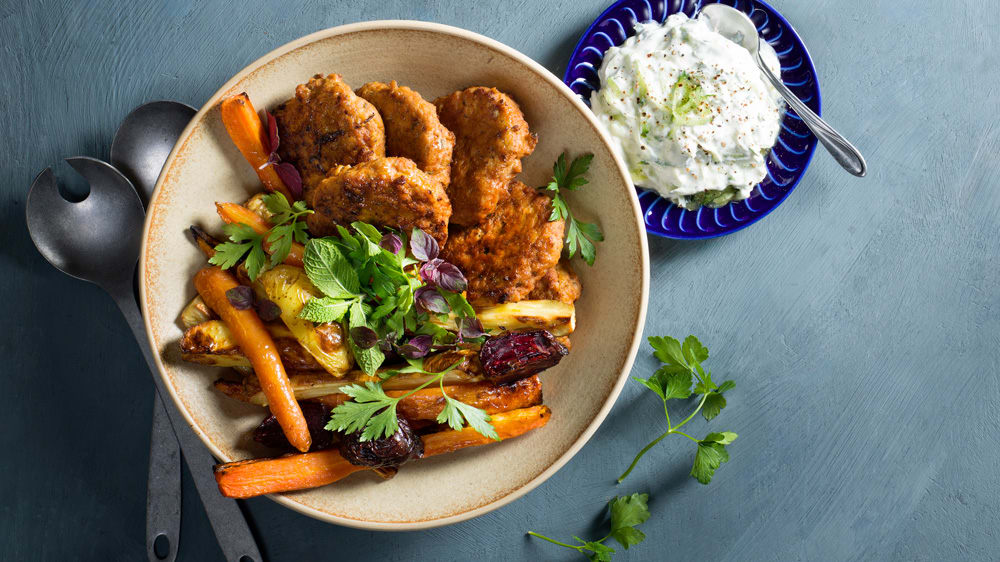 Kycklingfärsbiffar med rostade rotfrukter