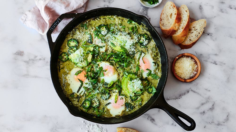 Grön shakshuka med pesto