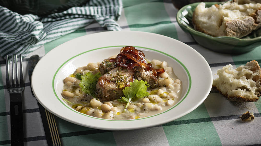 Lammfilé med cannelliniböngryta, rosmarin och chutney