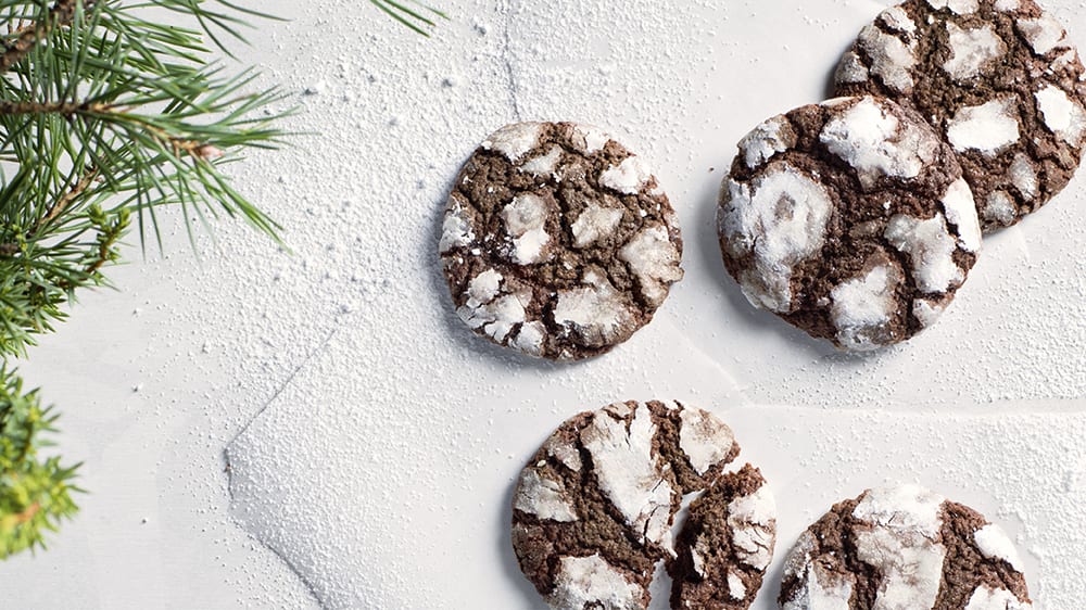 Snöiga chokladkakor med ingefära och apelsin