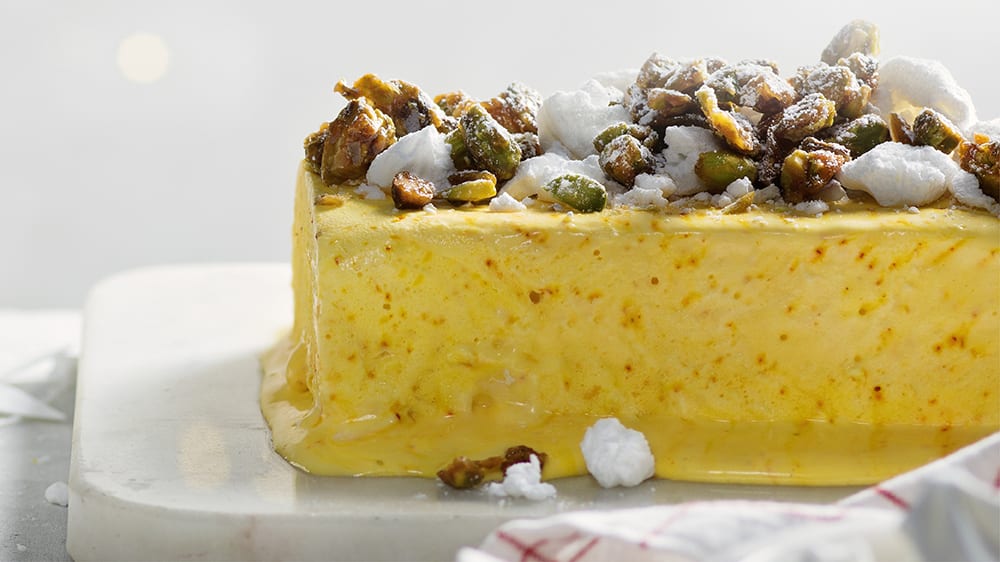 Saffranssemifreddo med sötsalta nötter