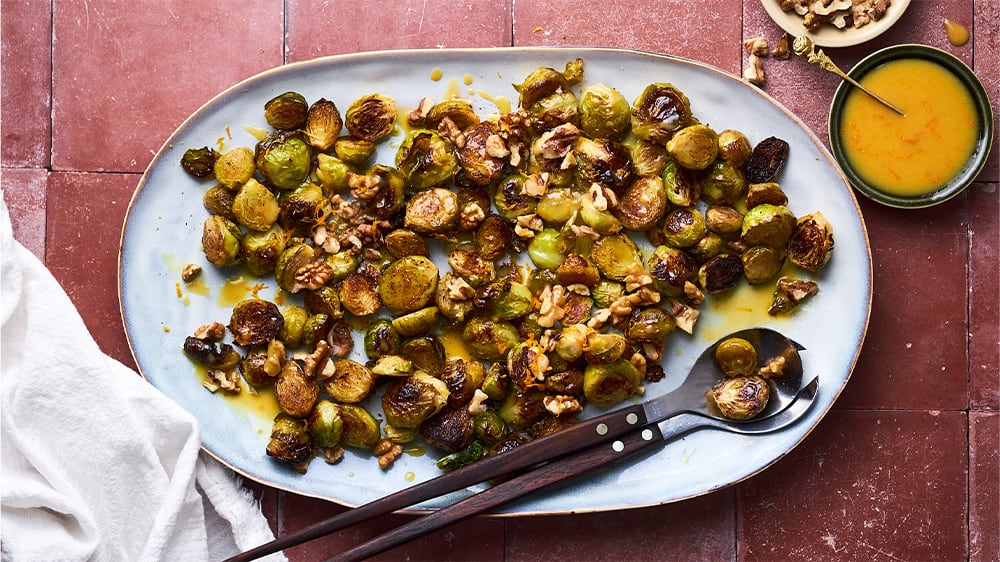 Brysselkålssallad med apelsin- och dijondressing