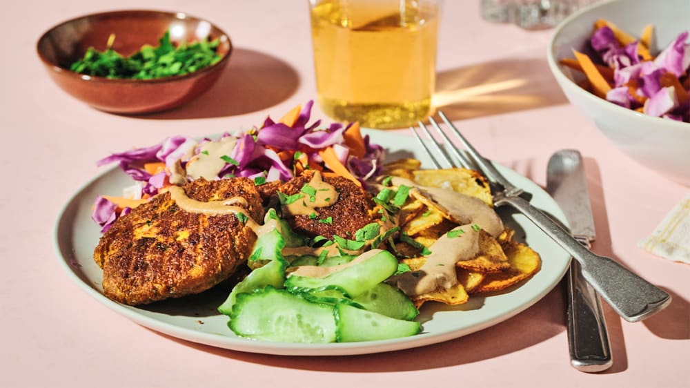 Grönkålsbiffar med potatis och örtsås 