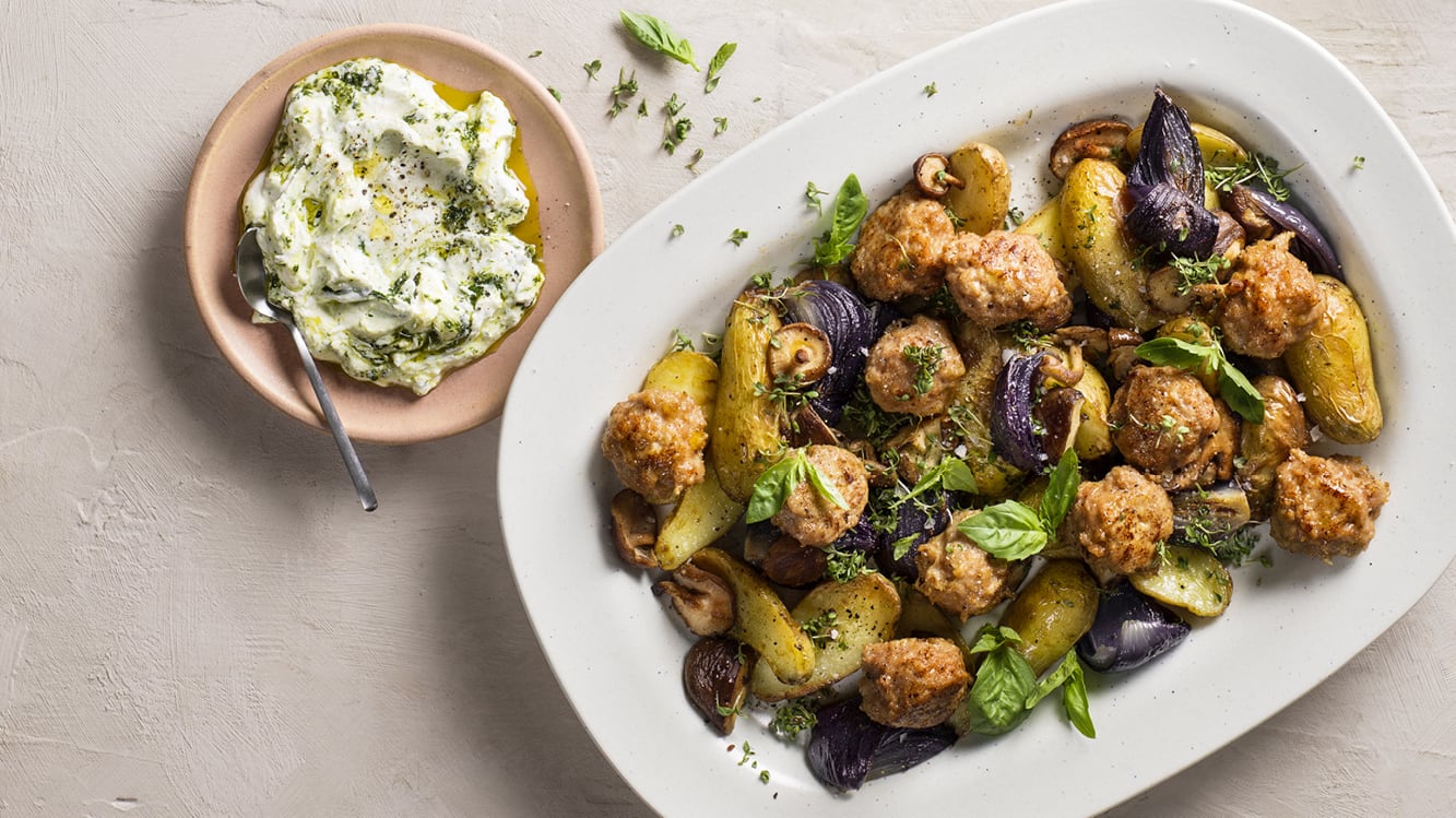 Parmesanfärsbullar med rostad potatis, rödlök och shiitake