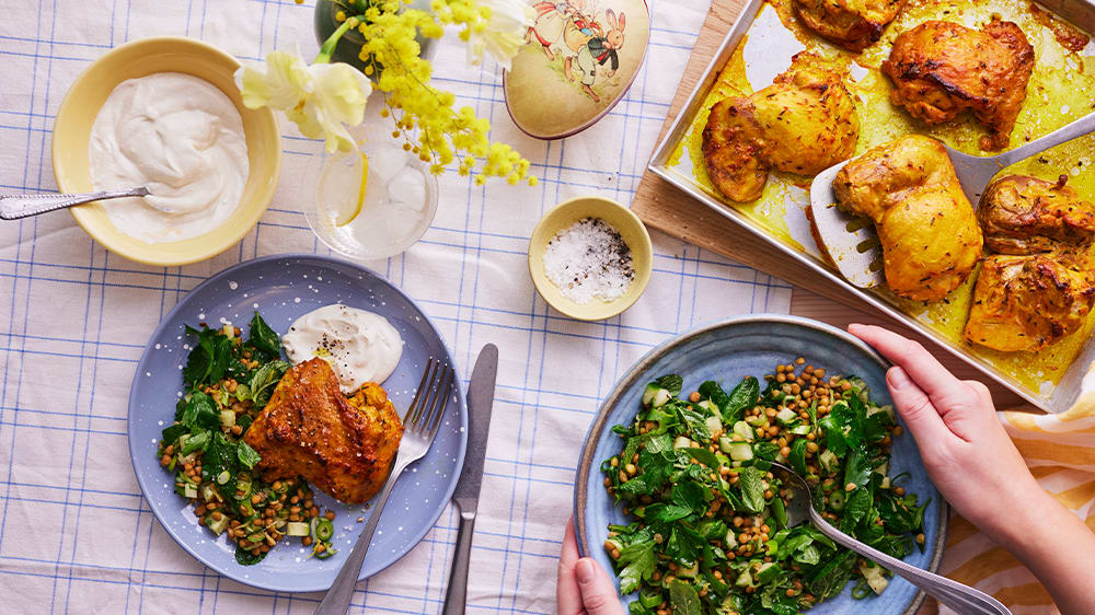 Saffranskyckling med tahiniyoghurt och lins-tabbouleh 