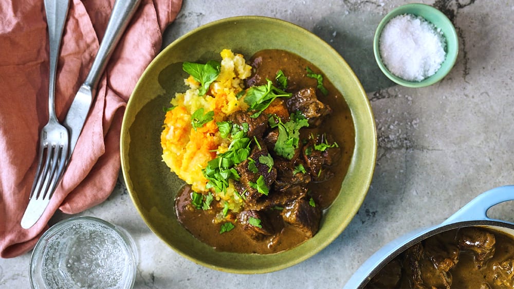 Högrevsgryta med pressade rotsaker